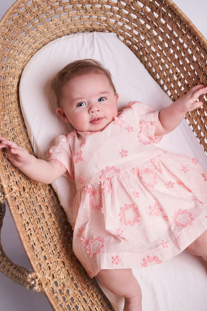 Hallo Sommerkollektion! Outfits zum Spielen und Strahlen