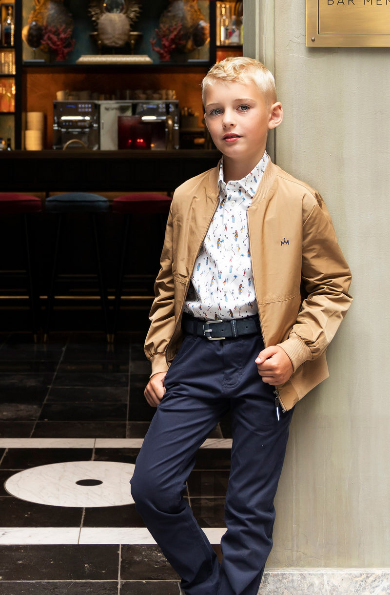Blauwe en beige bomberjacks met speelse overhemden voor een casual-chique look