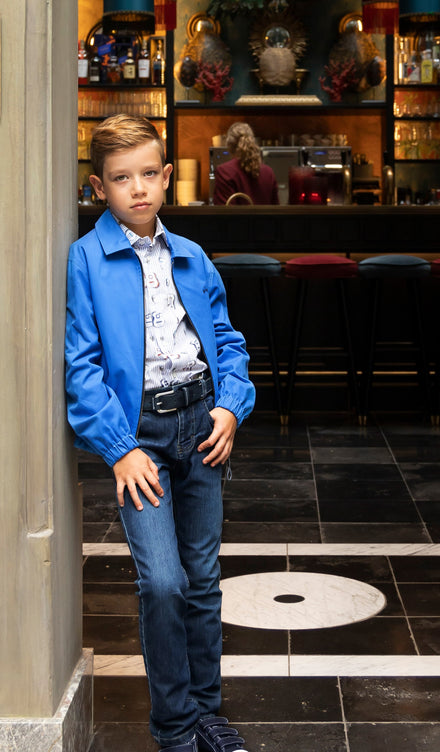 Blauwe en beige bomberjacks met speelse overhemden voor een casual-chique look