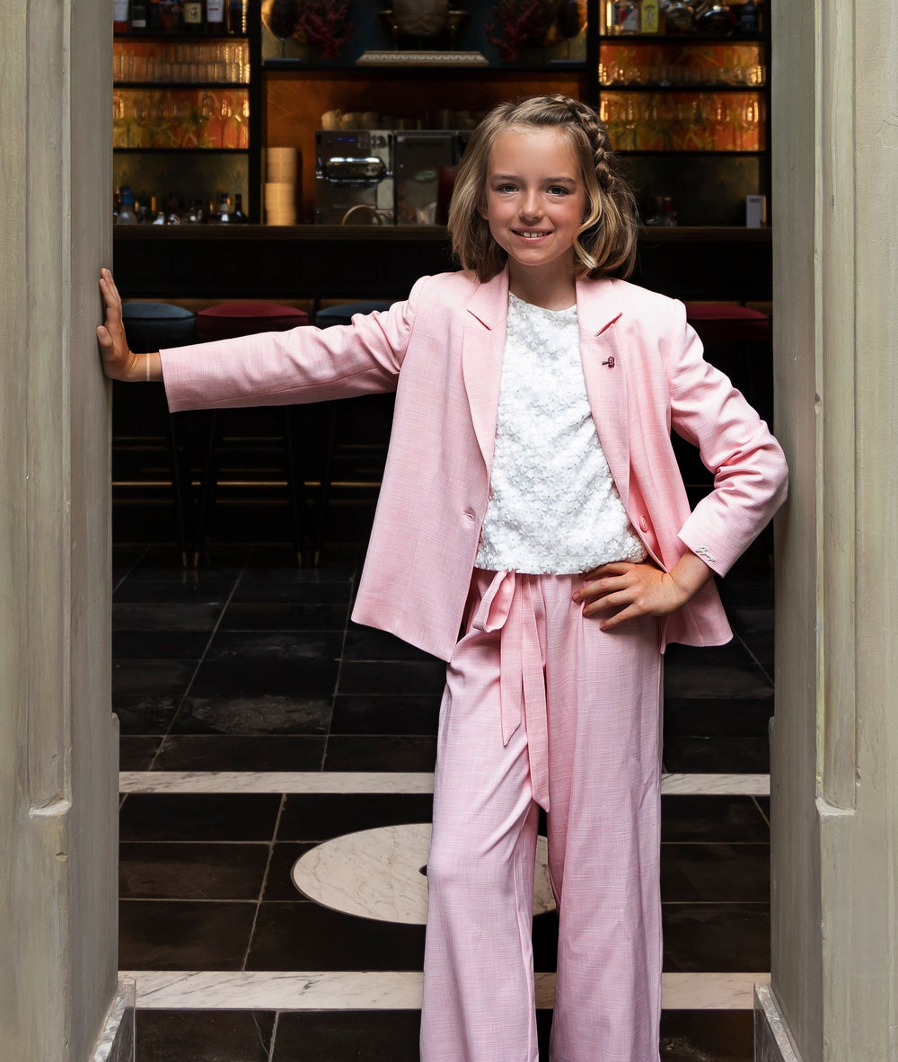 Moderne roze broekpak