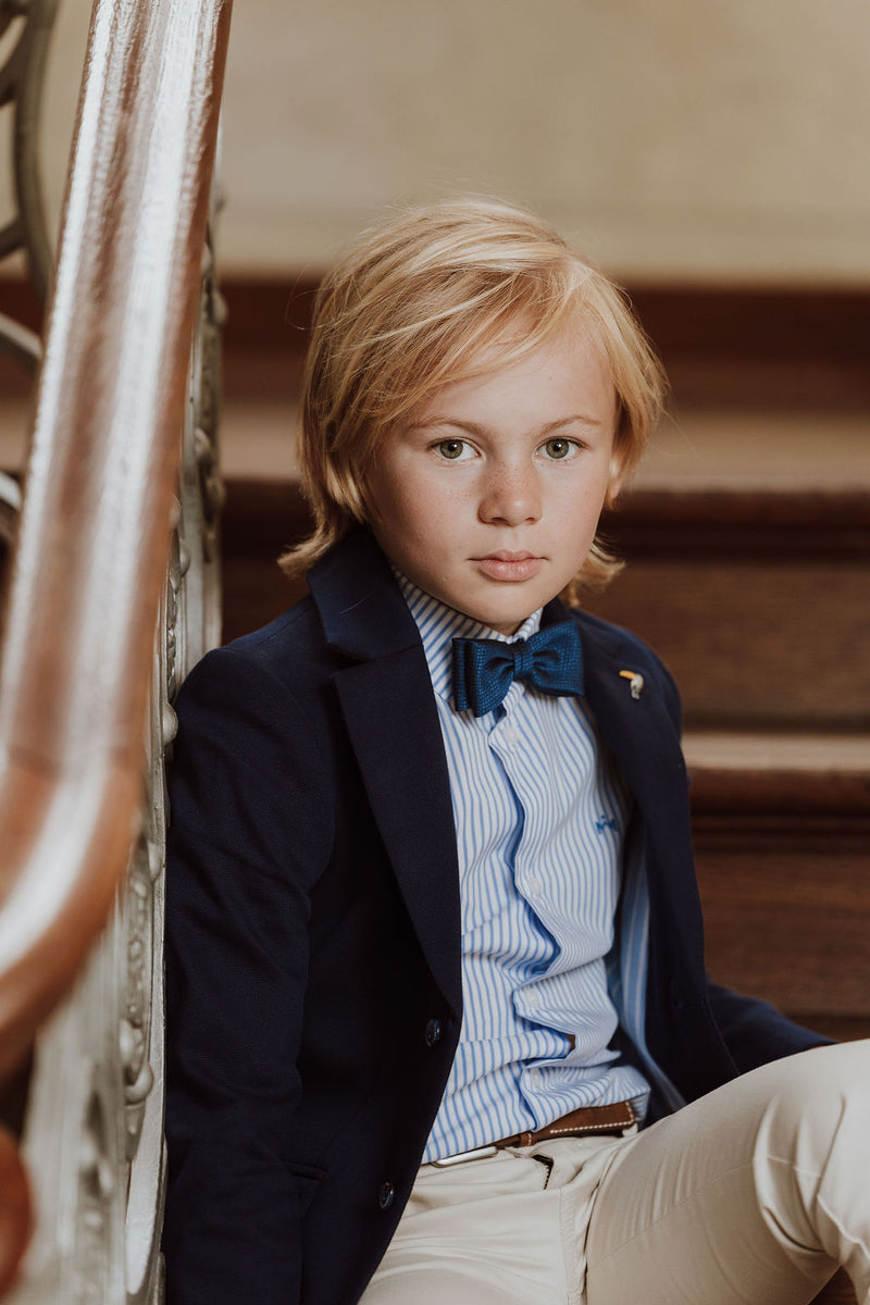 Navy blazer met beige broek