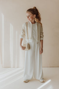 Robe blanche perlée festive avec sac assorti